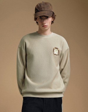 Sweats Urban Revivo Hedgehog Embroidered Crew Neck Homme Kaki | EEG7253DP