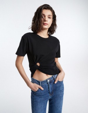 T Shirts Urban Revivo Cropped With Ring Detail Femme Noir | DEV7480RO